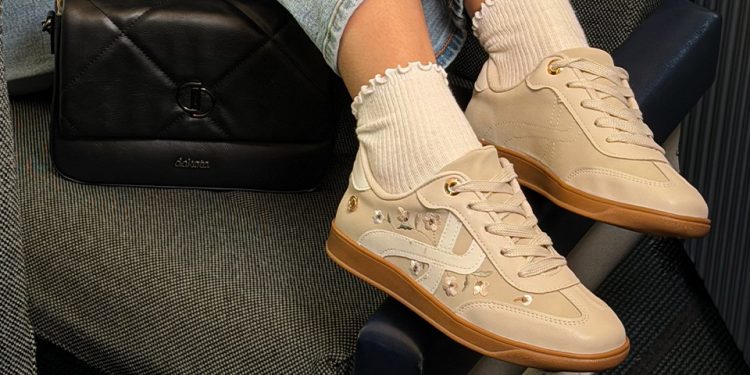 Flores, flores e mais flores: bordados florais dominam os looks