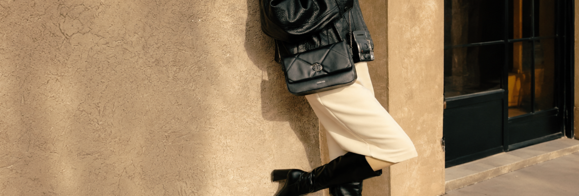 Cinco bolsas Dakota e ideias de looks para acompanhar diferentes momentos.